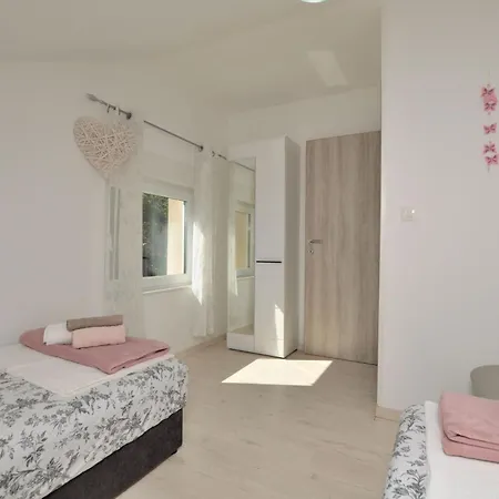Viktoria Apartment Lovran