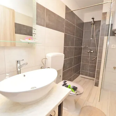 Viktoria Apartment *