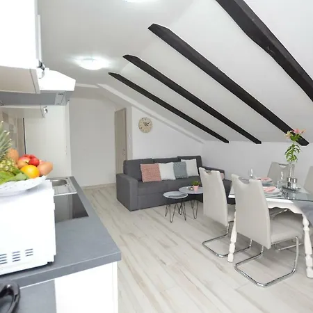 Viktoria Apartment Lovran