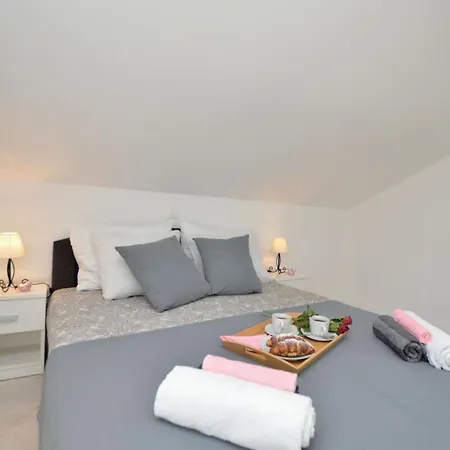 Viktoria Appartement *